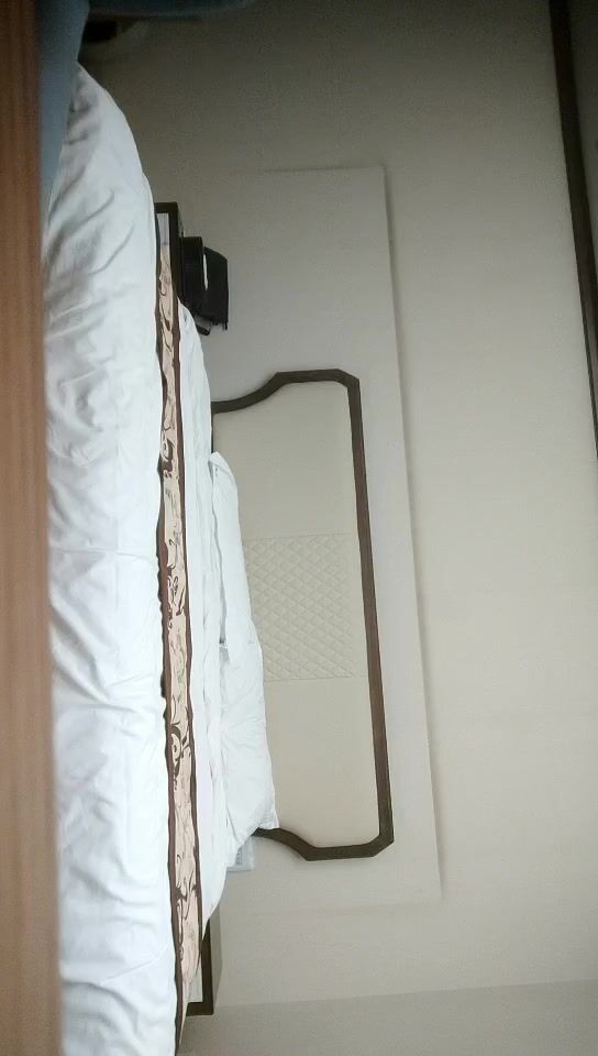 2022-9-24【大屌生无可恋丶】风衣纹身大奶妹，跪着舔弄大屌，扶腰后入爆插，骑乘位打桩机