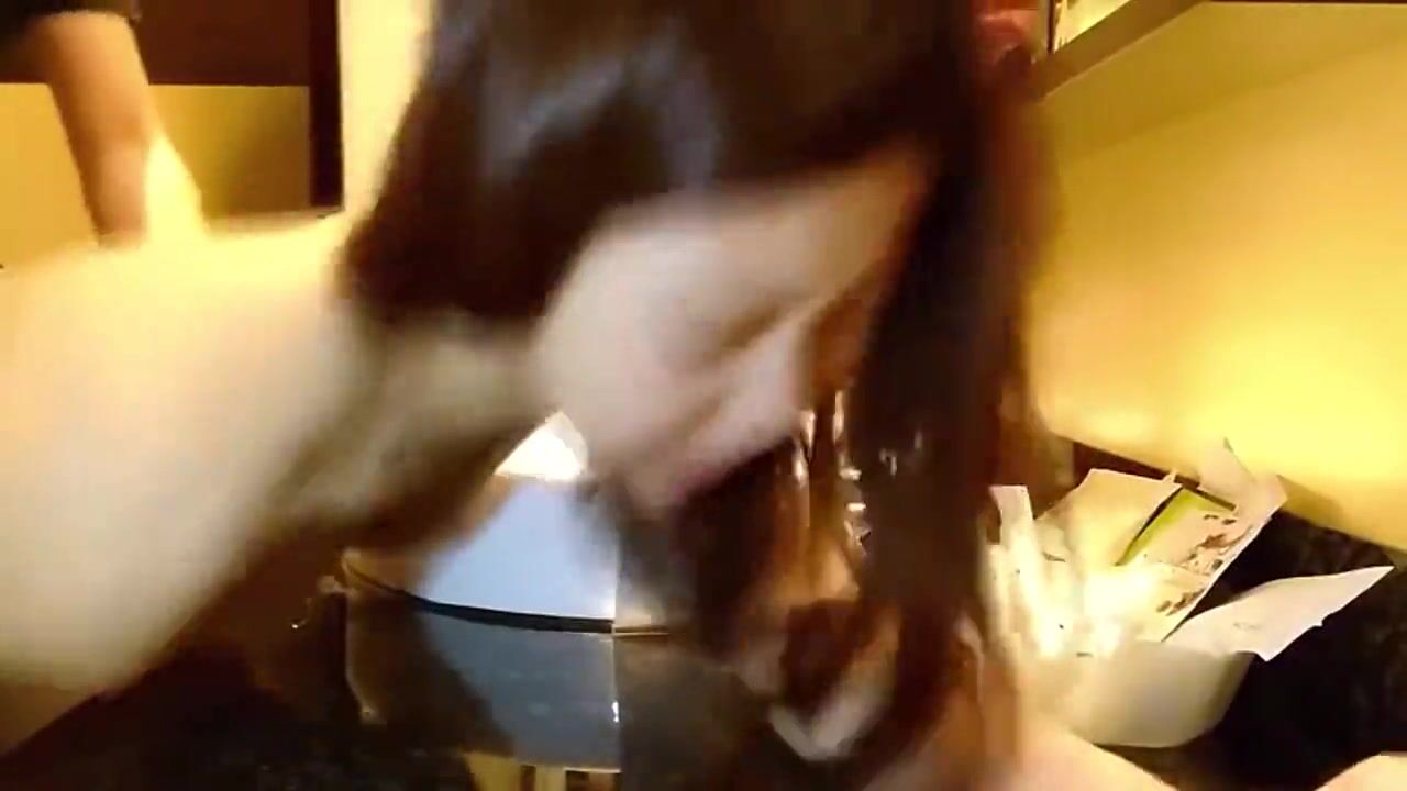 漂亮美眉 被无套输出 内射 小贫乳 无毛鲍鱼