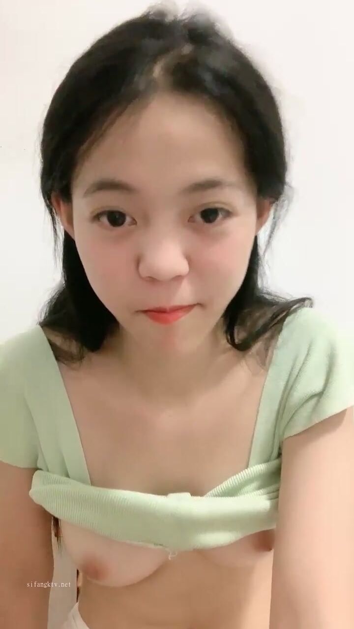 哇~斯斯文文的学生妹，【学生妹喜欢喝豆浆】，清纯懵懂的眼神，完美坚挺圆润的大白兔，很难不让人心动5