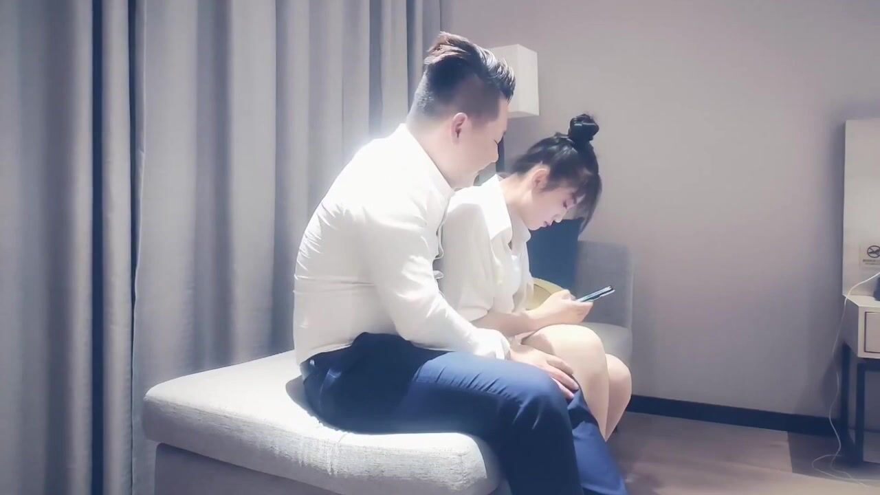 黑絲巨乳美女 想射你就射不要忍 啊我要爽死了不行了 身材豐滿皮膚超白 稀毛鮑魚超粉嫩 先聊聊天乳交啪啪 被操的騷叫不停