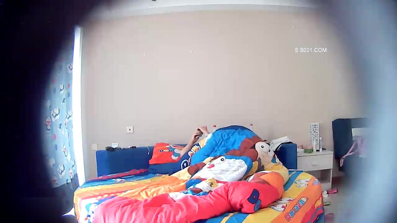 家庭摄像头盗摄 偷窥高个子小夫妻大白天啪啪 姿势真不少 操的大白奶子晃不停 对话清晰