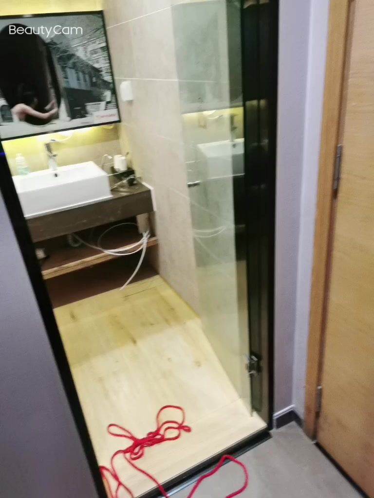 桃子妹妹酒店露出，开着门做爱，捂不住嘴巴使劲浪叫，这声音太骚啦